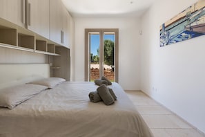 Comfort House, 3 Bedrooms | Iron/ironing board, free WiFi