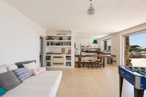 Comfort House, 5 Bedrooms | Living room | Flat-screen TV - Villa Rio (Patu)