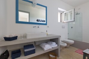 Hus – comfort, 5 soverom | Bad | Kombinert dusj/badekar, hårføner og bidé