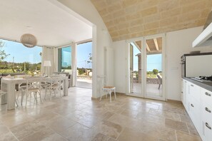 Comfort-Haus, 4 Schlafzimmer | Eigene Küche | Großer Kühlschrank, Mikrowelle, Ofen, Herdplatte