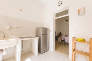 Basic House, 2 Bedrooms | Private kitchen