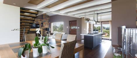 Comfort-Haus, 1 Schlafzimmer | Essbereich im Zimmer