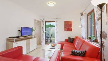 Rumah, 5 kamar tidur | Ruang keluarga | Televisi LCD 40-inci dengan saluran TV satelit dan TV