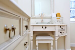 Interior - West Bow overlooking the Grassmarket (Edinburgh)