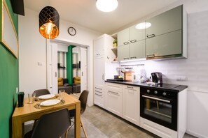 Refrigerador, horno, placa de cocina, lavavajillas