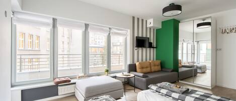 Deluxe Apartment, Multiple Beds, 2 Bathrooms | 2 bedrooms, hypo-allergenic bedding, iron/ironing board, travel cot