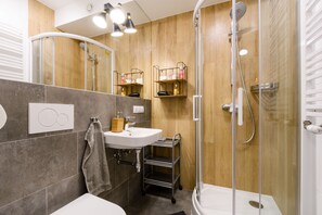 Ducha, cabezal de ducha con hidromasaje, artículos de tocador gratuitos