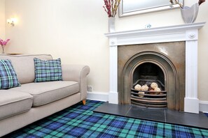 Living area - World's End Historic 2 bed Royal Mile (Edinburgh)