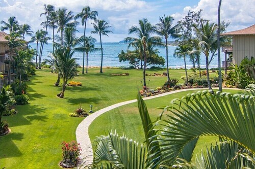 The Sandy Feet Retreat - Oceanfront top-floor corner unit on Kauai Coconut Coast