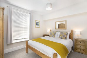 1 bedroom, soundproofing, iron/ironing board, free WiFi - Salt Lane Apartments (Salisbury)