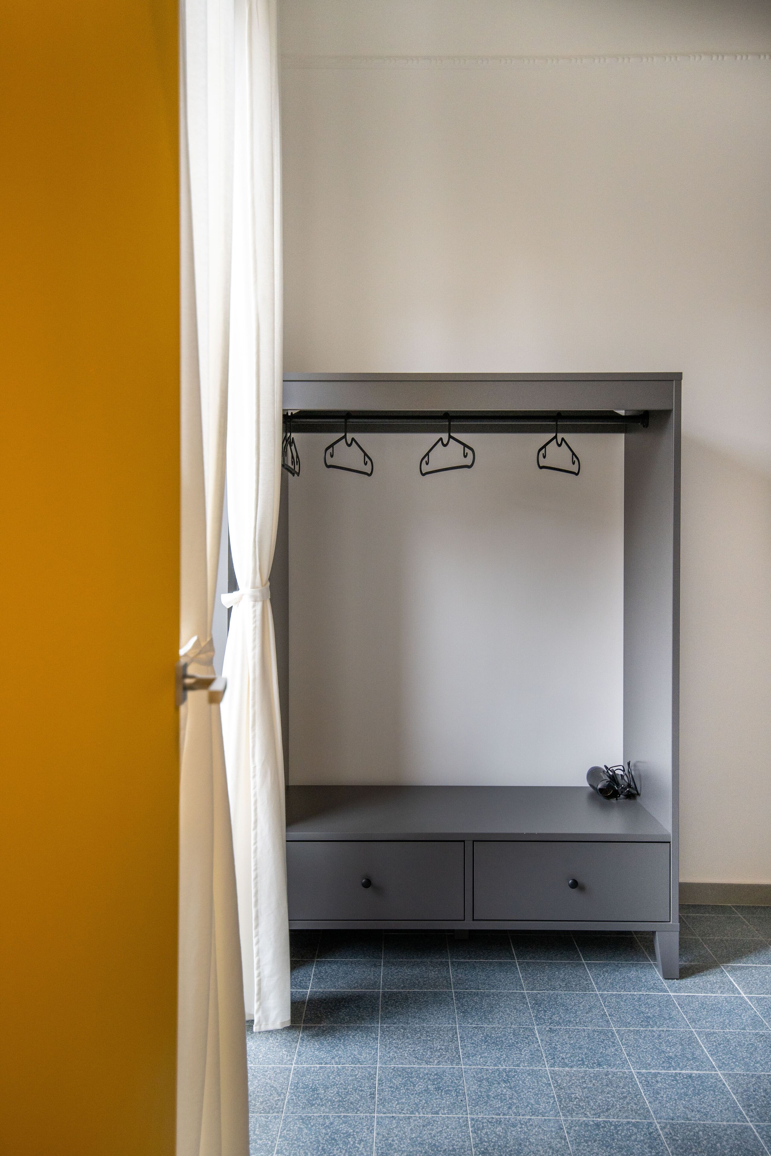 Appartamento Deluxe | Una scrivania, tende oscuranti, ferro/asse da stiro, Wi-Fi gratuito