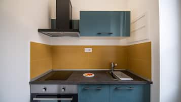 Deluxe Apartment | Private kitchen | Electric kettle