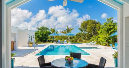 3 Bedroom Villa Close to Long Bay Beach - Hampshire House