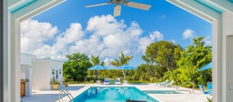 3 Bedroom Villa Close to Long Bay Beach - Hampshire House