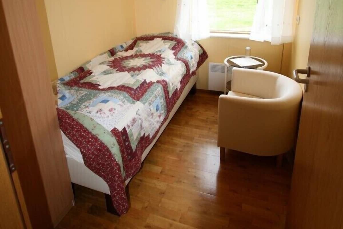 Chambre Simple, salle de bains commune | Fer et planche à repasser, lits bébé (gratuits), Wi-Fi gratuit