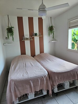 2 bedrooms, iron/ironing board, free WiFi, bed sheets