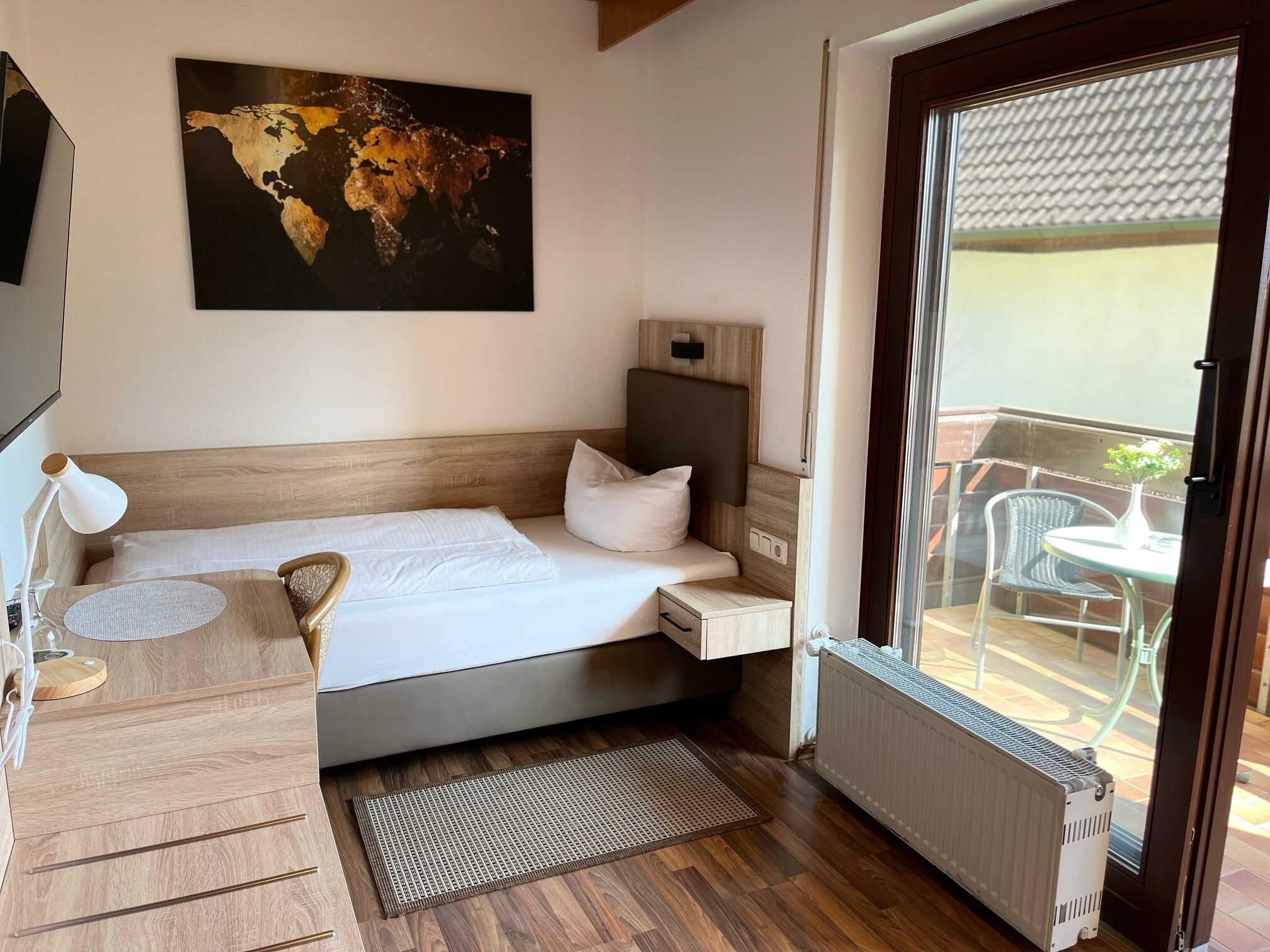 Einzelzimmer | Wohnzimmer | Fernseher