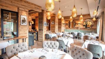 Se sirven cenas y cocina francesa