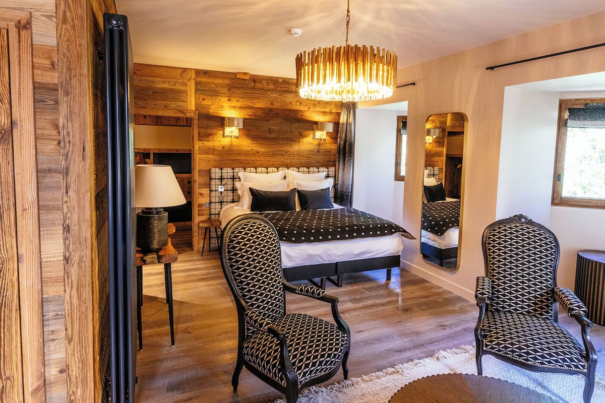 Chambre Cosy | Camas Select Comfort, frigobar, cofres nos quartos