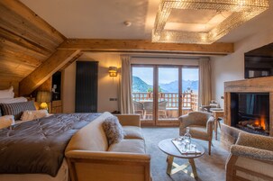 Family Double Room | Living area | Flat-screen TV, Netflix, heated floors, streaming services