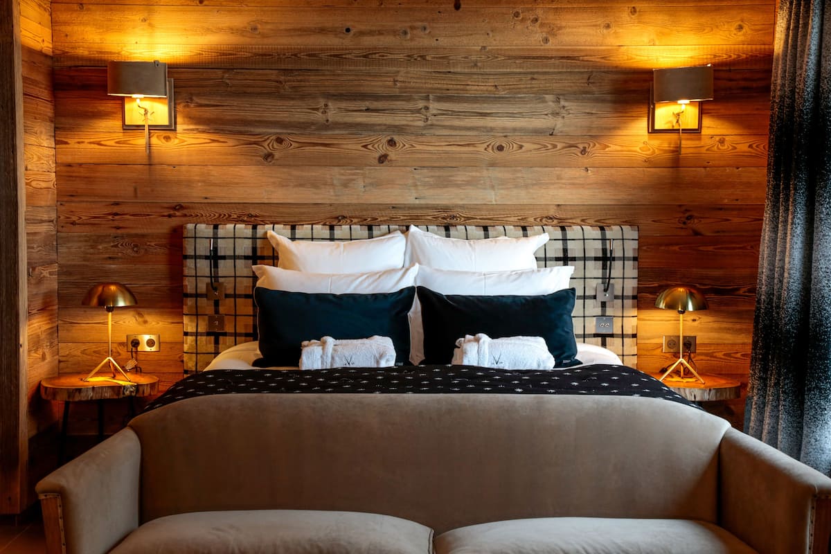 Superior Double Room | Katil Select Comfort, bar mini, peti besi dalam bilik