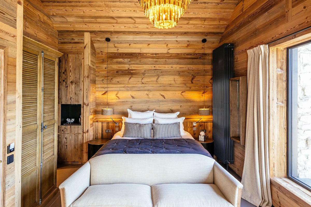 premium double room | 1 bedroom, select comfort beds, minibar, in-room safe