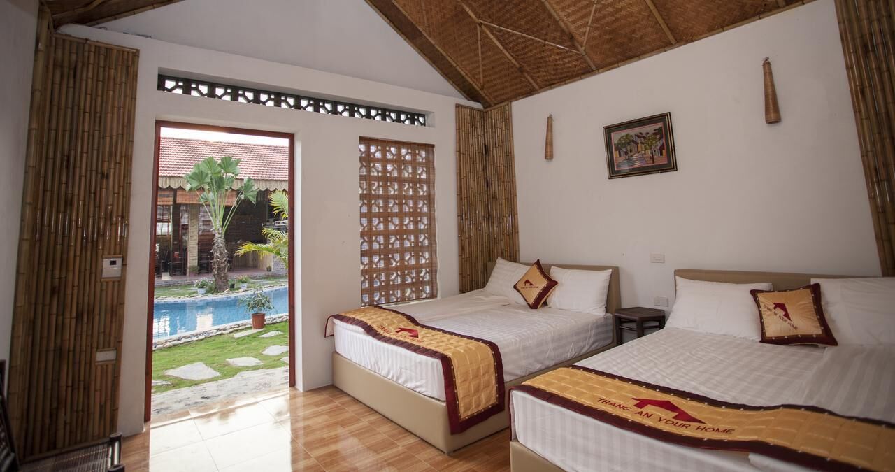 Family Room | Iron/ironing board, free WiFi