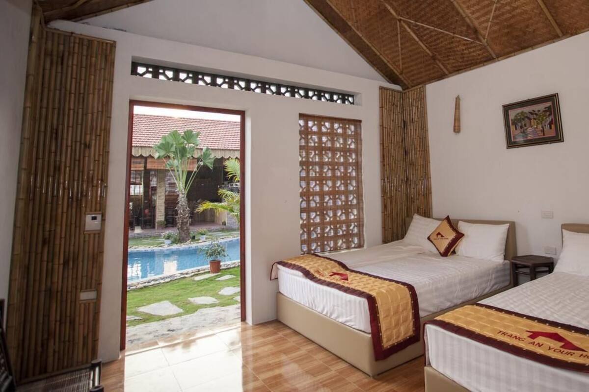 Family Room | Iron/ironing board, free WiFi