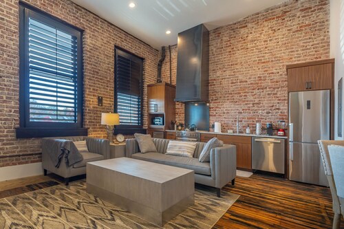 Historic Downtown Morganton Loft  w/ Original 1900's Charm/Walk/Shop/Dine