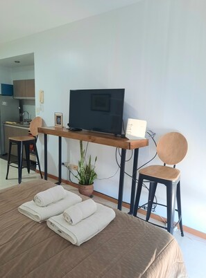 1 soverom, skrivebord, strykejern/-brett og wi-fi (inkludert)