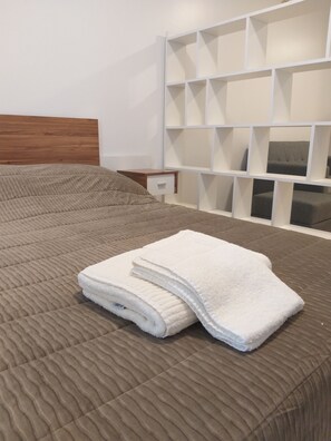 1 slaapkamer, een bureau, een strijkplank/strijkijzer, gratis wifi
