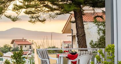 Seaside Family Haven - Avia's Spacious Getaway