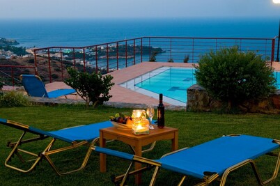 Agnanti Agia Pelagia, amazing view, private pool, perfect for families - groups