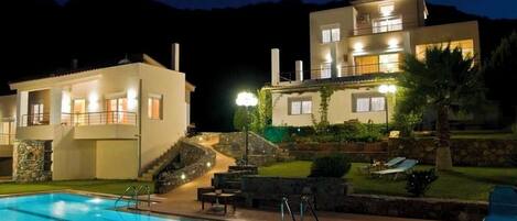 حمّام سباحة خارجي