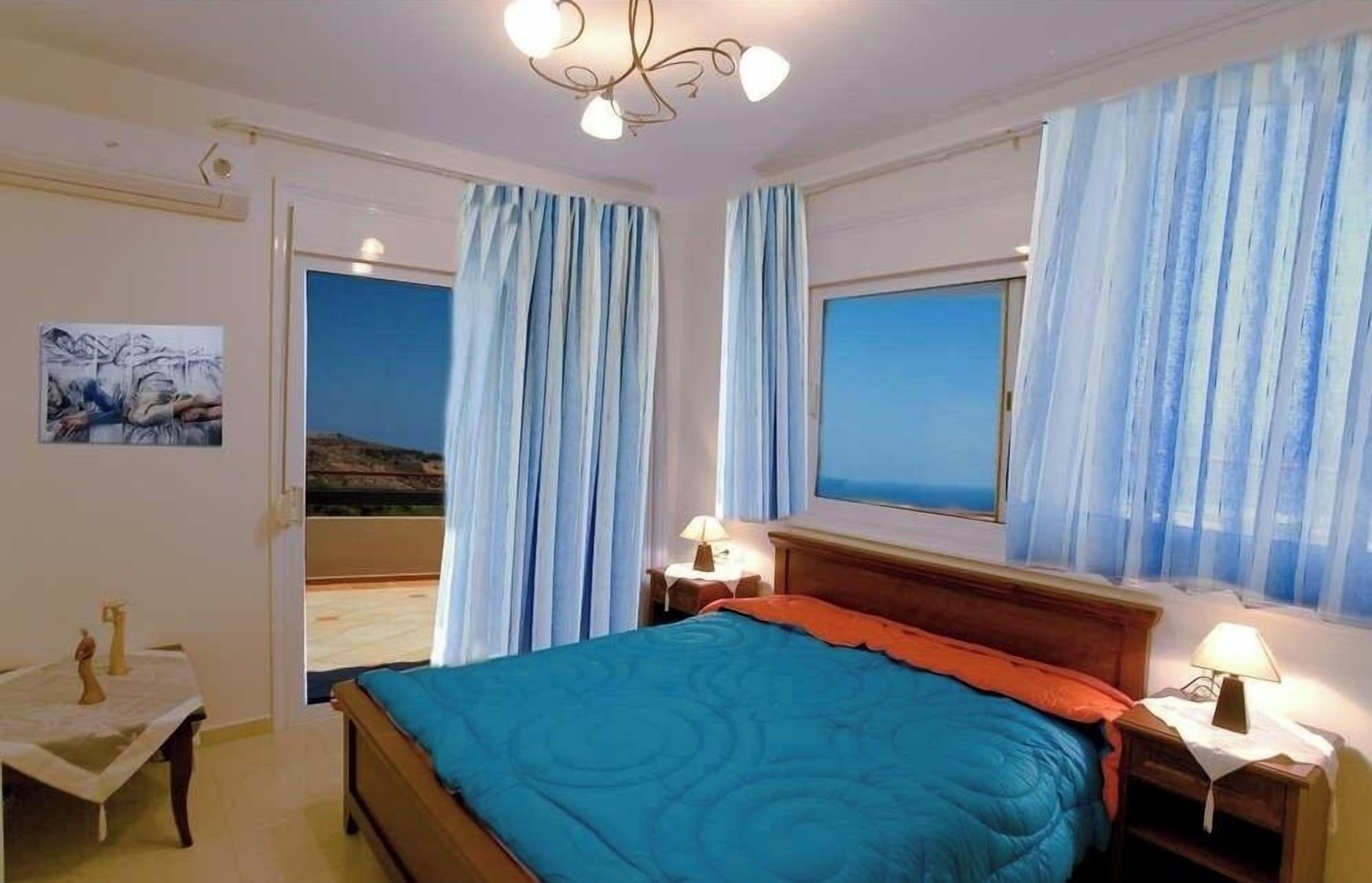 10 bedrooms, iron/ironing board, WiFi, bed sheets