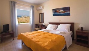 6 bedrooms, WiFi, bed sheets