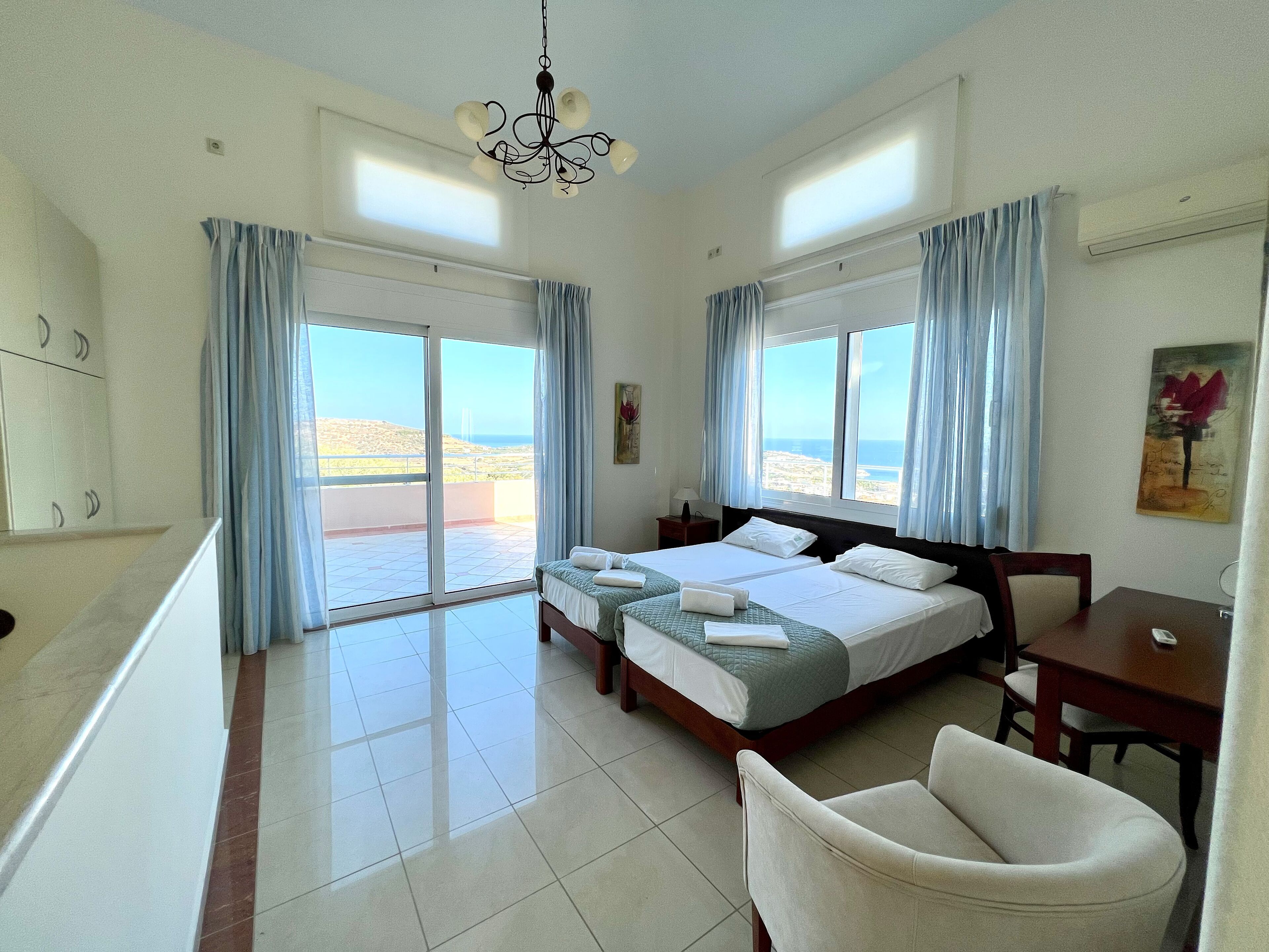 9 bedrooms, desk, iron/ironing board, free WiFi