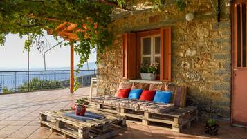 House, 2 Bedrooms | Terrace/patio