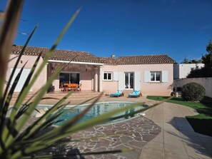 Outdoor pool - Mediterranean-style villa with pool (Agde)