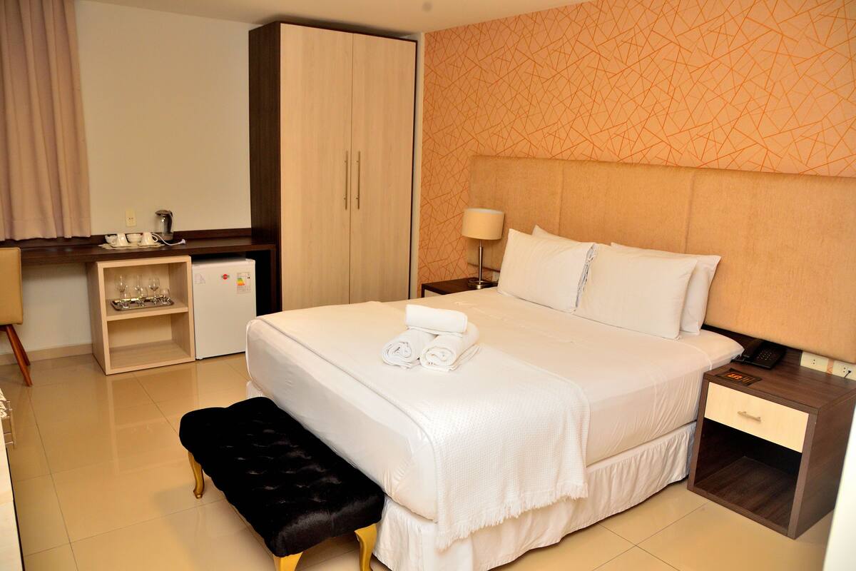 Hochwertige Bettwaren, Daunenbettdecken, Select-Comfort-Betten, Minibar