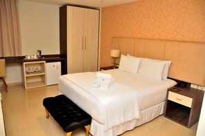 Hochwertige Bettwaren, Daunenbettdecken, Select-Comfort-Betten, Minibar