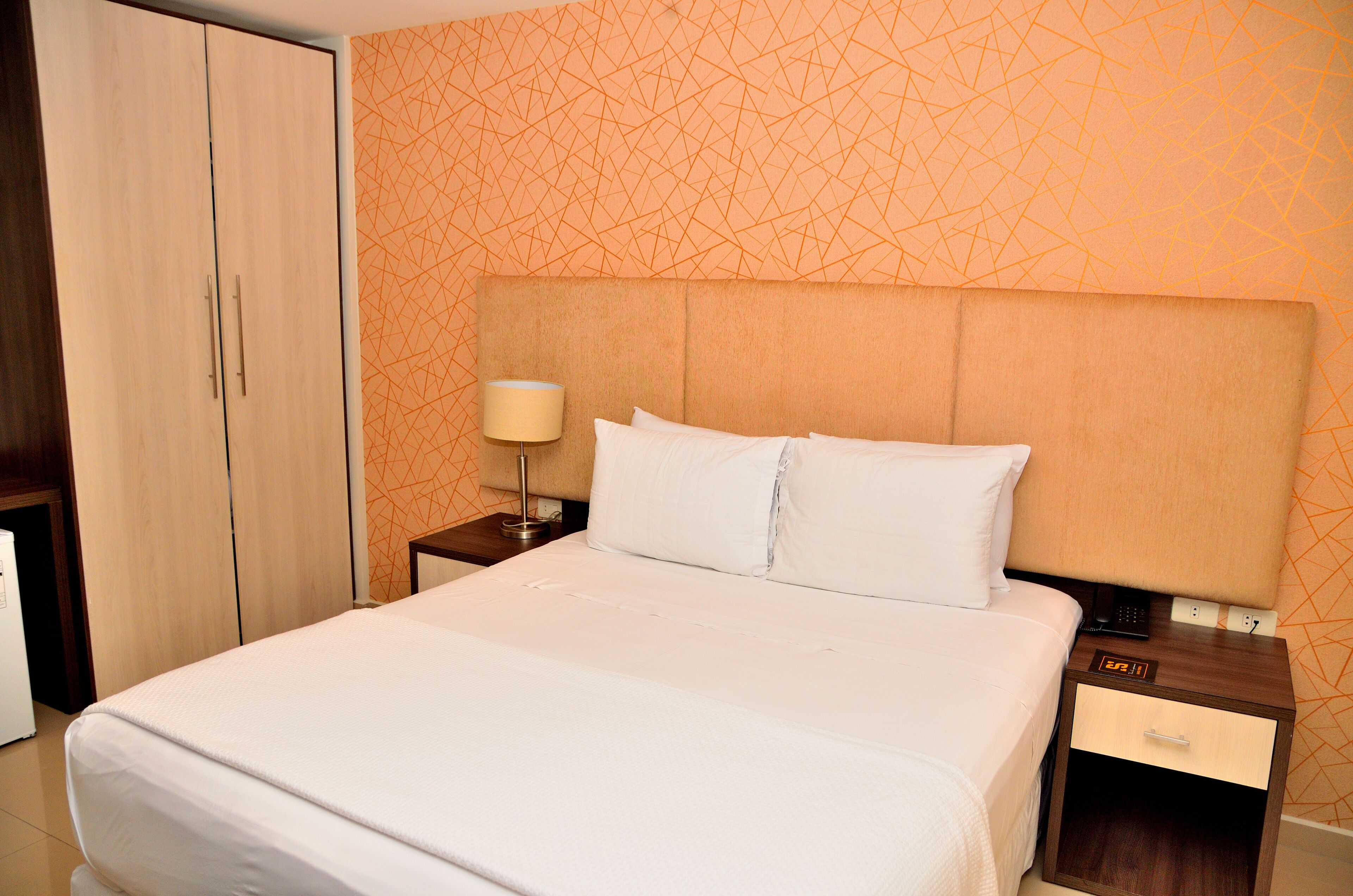 Hochwertige Bettwaren, Daunenbettdecken, Select-Comfort-Betten, Minibar