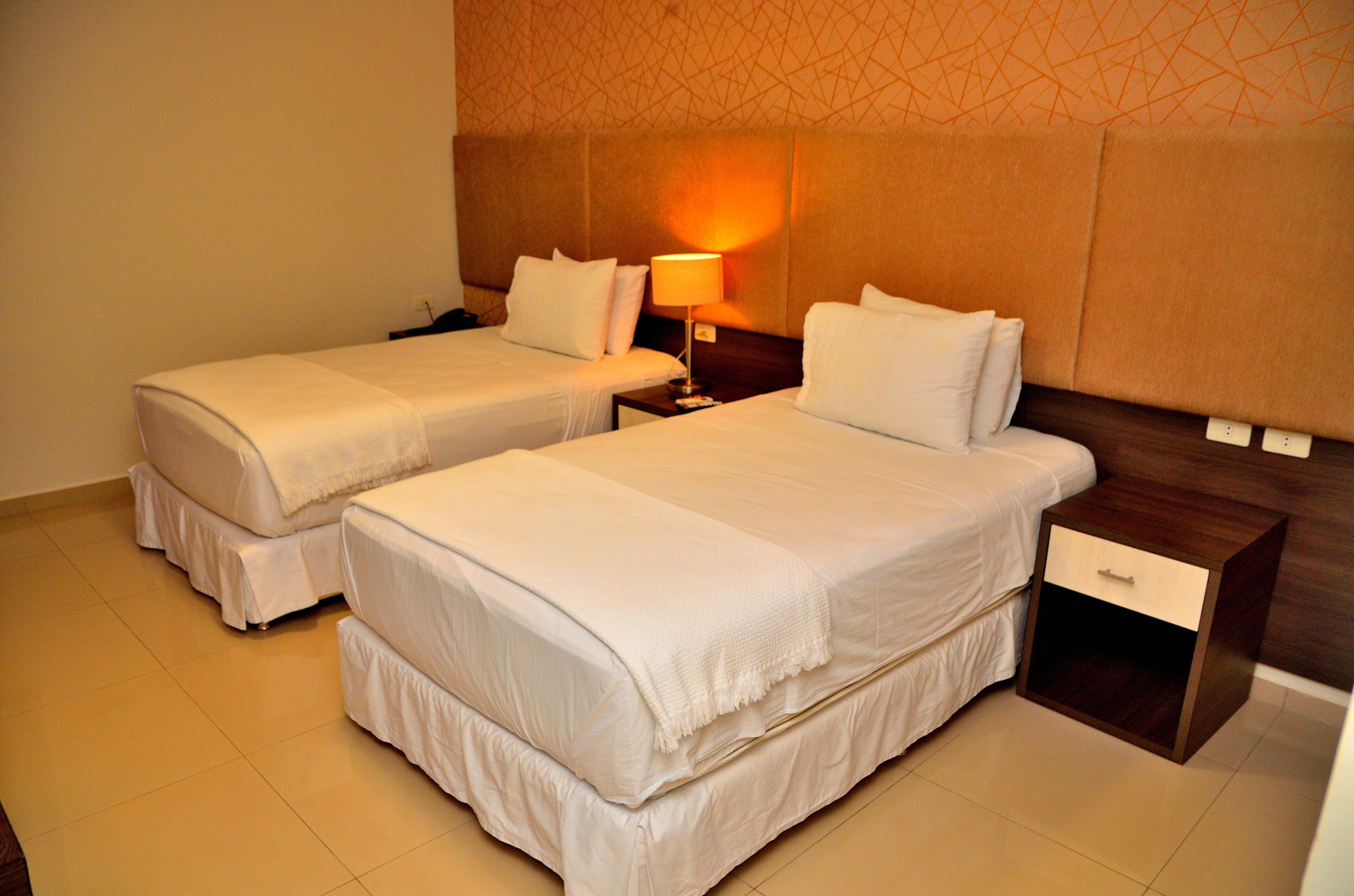 Hochwertige Bettwaren, Daunenbettdecken, Select-Comfort-Betten, Minibar