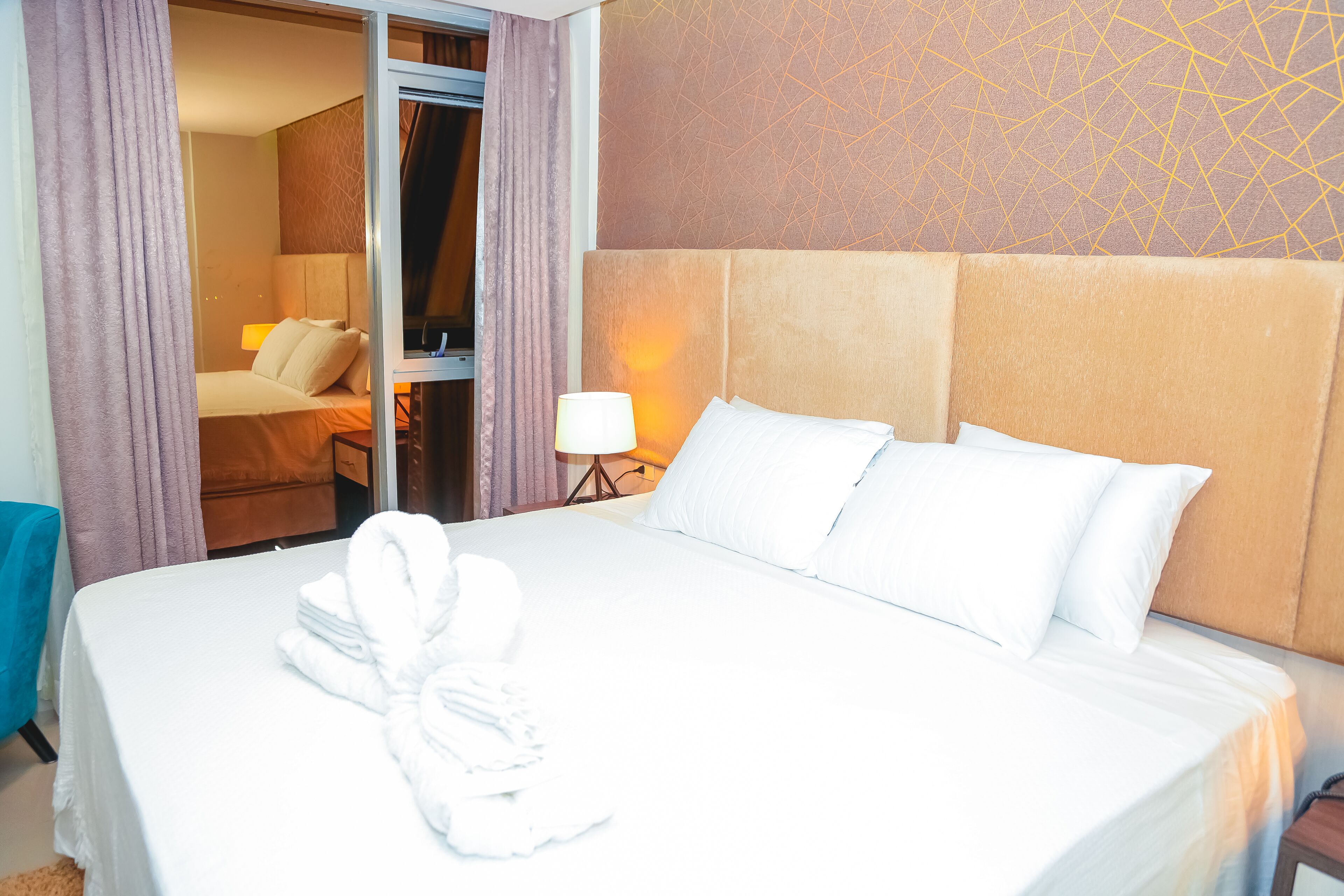 Deluxe-Suite | Hochwertige Bettwaren, Daunenbettdecken, Select-Comfort-Betten, Minibar