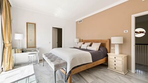 4 bedrooms, in-room safe, desk, iron/ironing board
