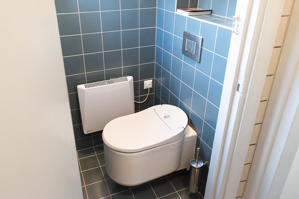 Appartement, 1 tweepersoonsbed, uitzicht op kanaal | Badkamer | Een douche, gratis toiletartikelen, een haardroger, badjassen