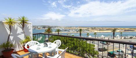 تناول الطعام بالخارج