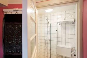 Apartment, 1 Doppelbett, Kanalblick | Dusche im Bad