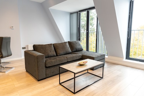 London Heathrow Bath Road Flats