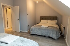 1 bedroom, Frette Italian sheets, premium bedding, blackout drapes